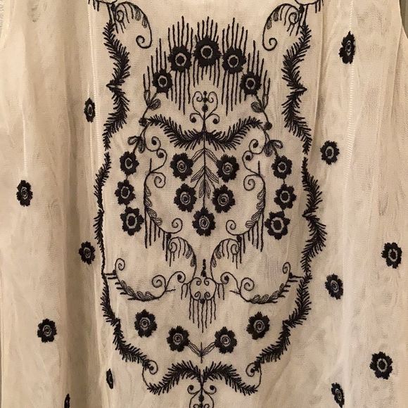 NIC + Zoe Embroidered Sheer Nylon Sleeveless Top Size Medium - Picture 3 of 8